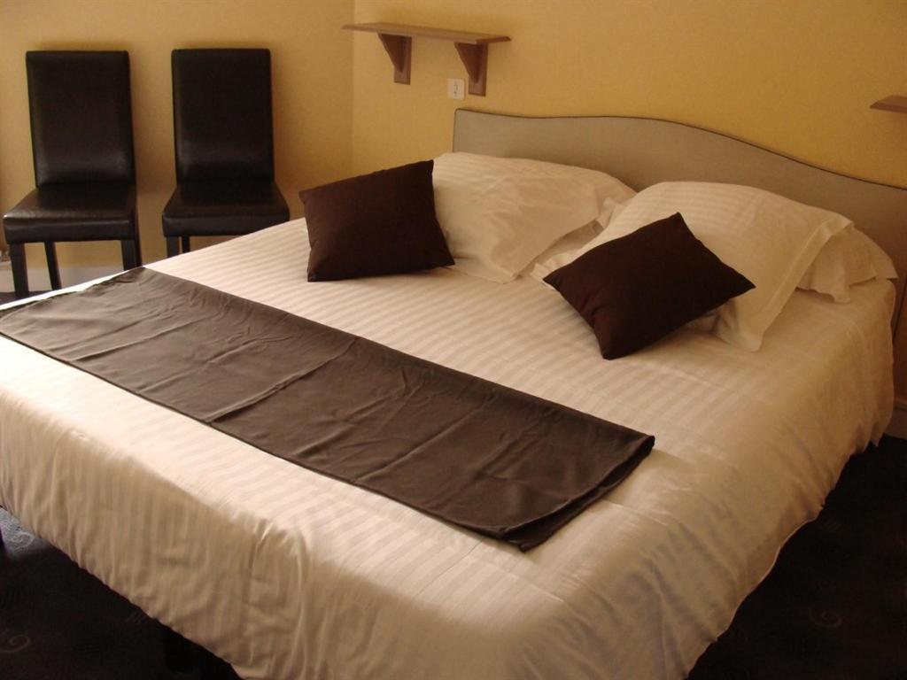 Hotel Le Flaubert Fougères Rum bild